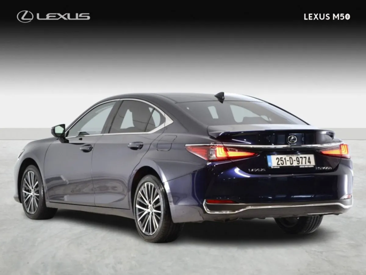 Lexus ES 300h Dynamic - Image 3