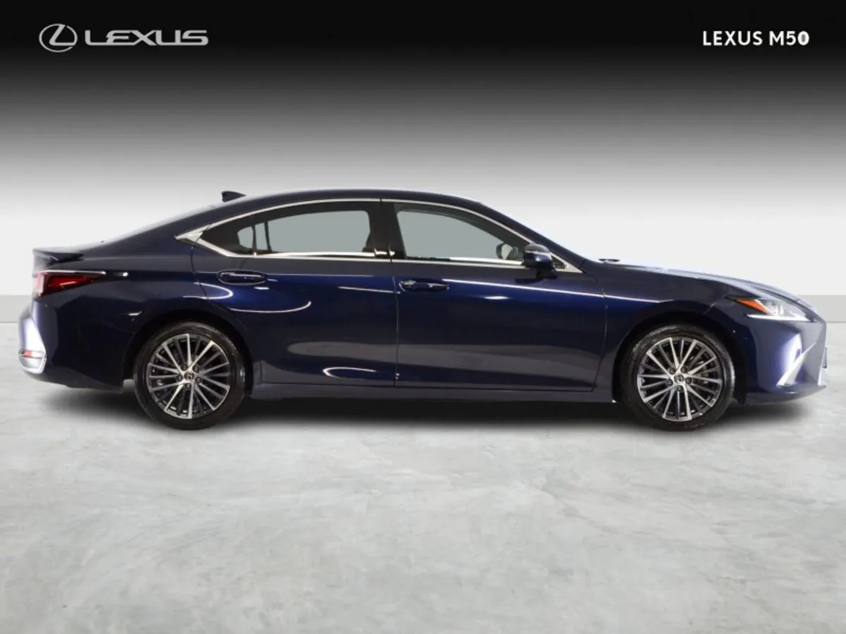 Lexus ES 300h Dynamic - Image 4