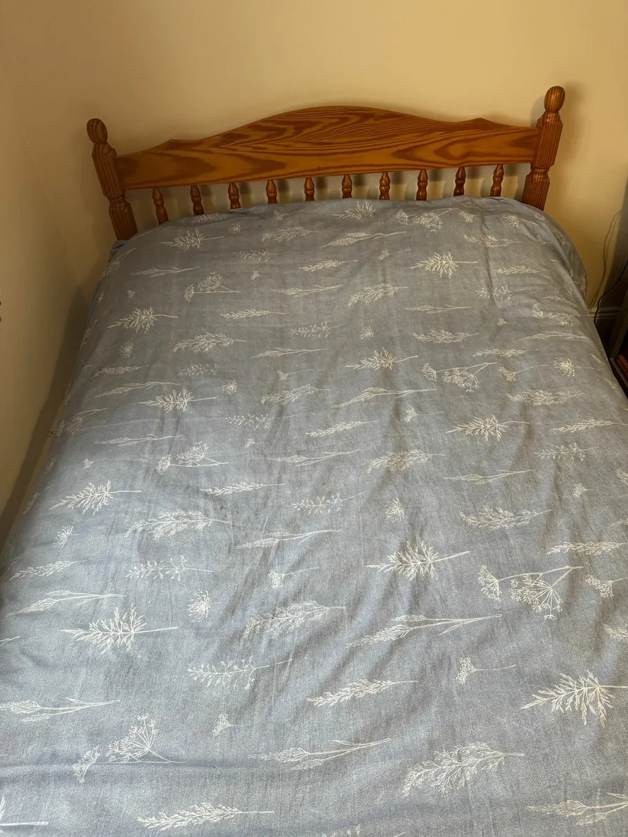 Wood Bed, Beautiful and traditional style - Image 1