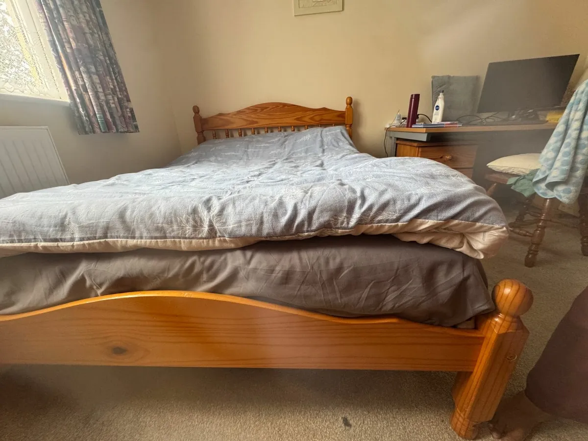 Wood Bed, Beautiful and traditional style - Image 2