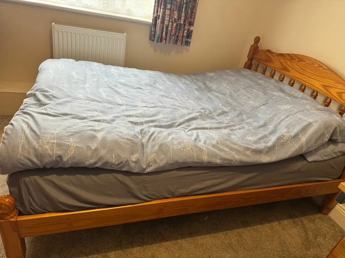 Wood Bed, Beautiful and traditional style - Image 3