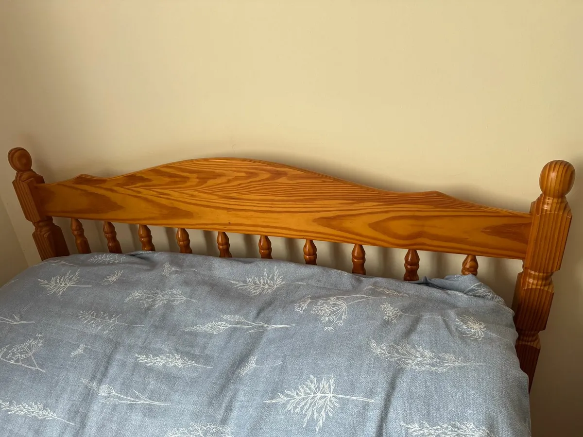 Wood Bed, Beautiful and traditional style - Image 4