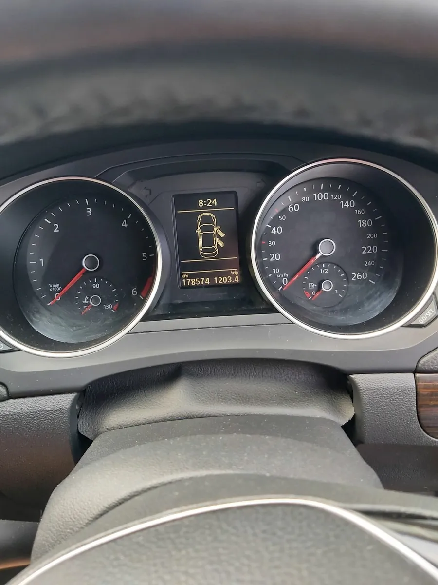 Volkswagen Jetta 2015 - Image 2