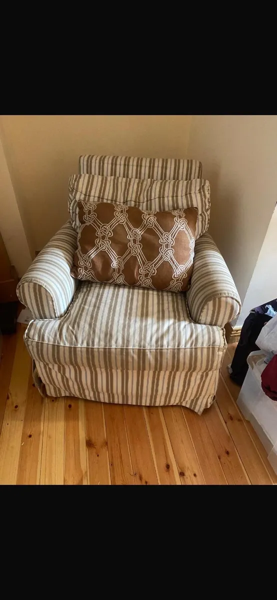 2 American style swivel armchairs - Image 1