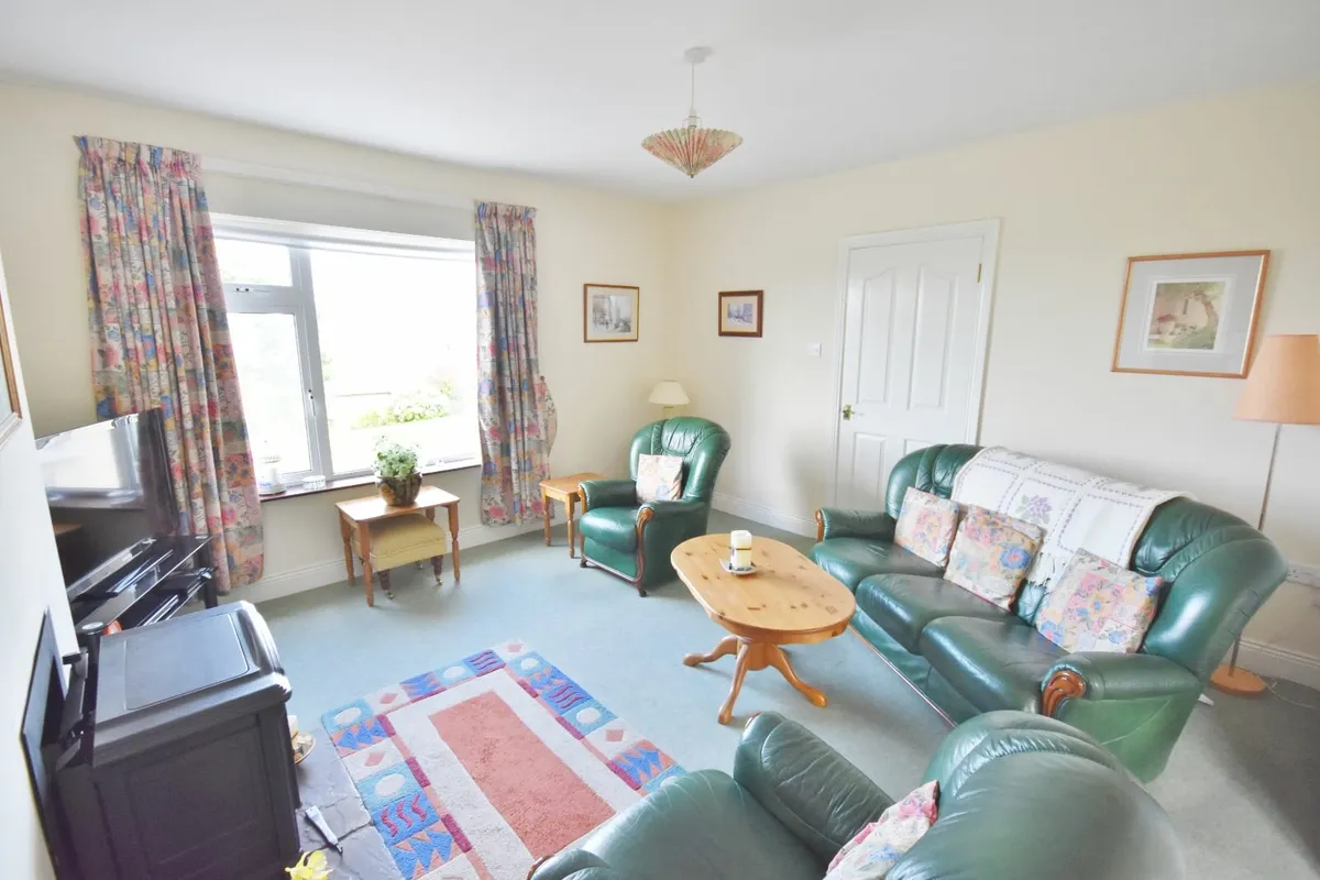 Sofa and 2 armchairs - Image 1