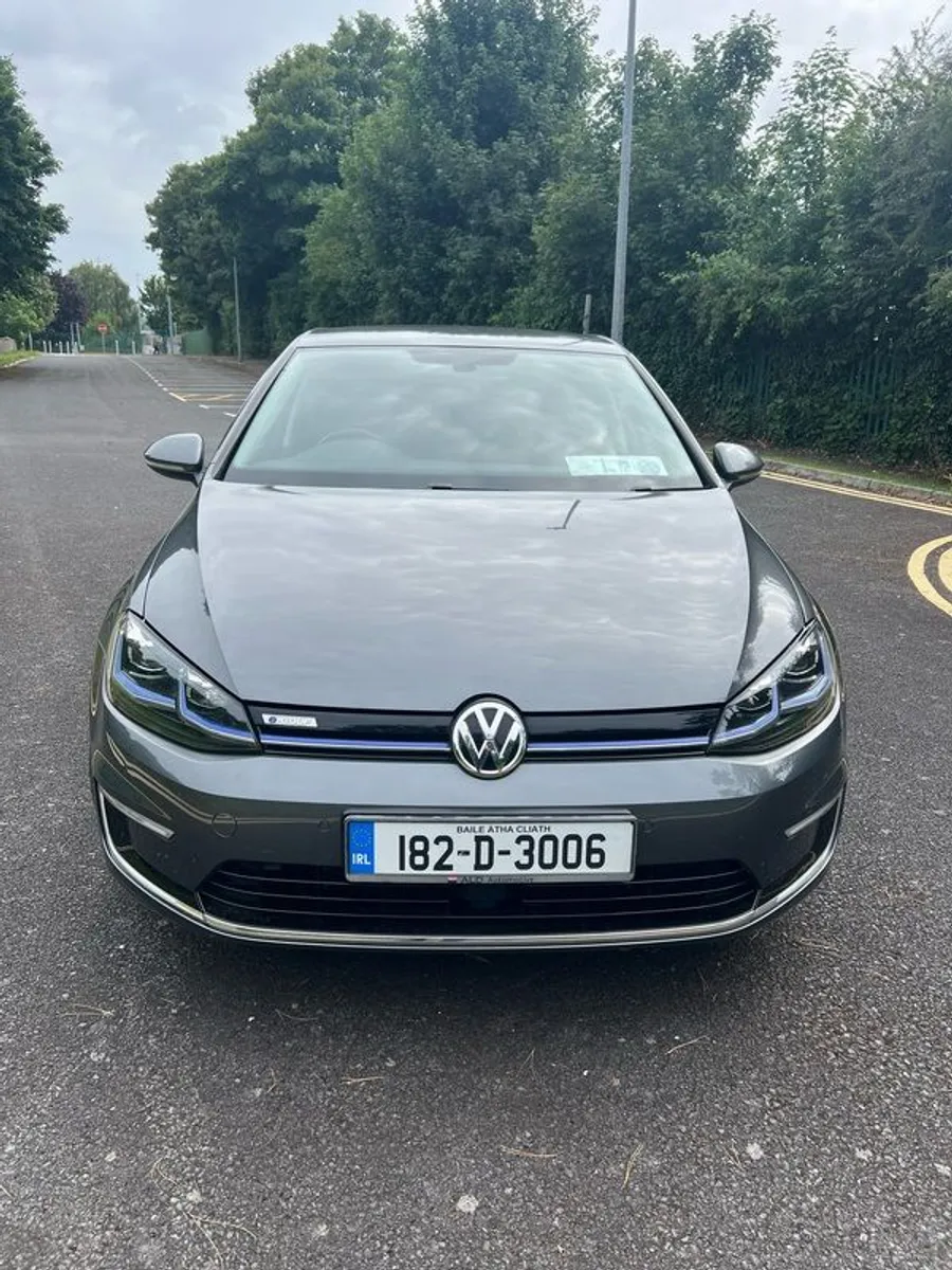2018 Volkswagen e-Golf - Image 1