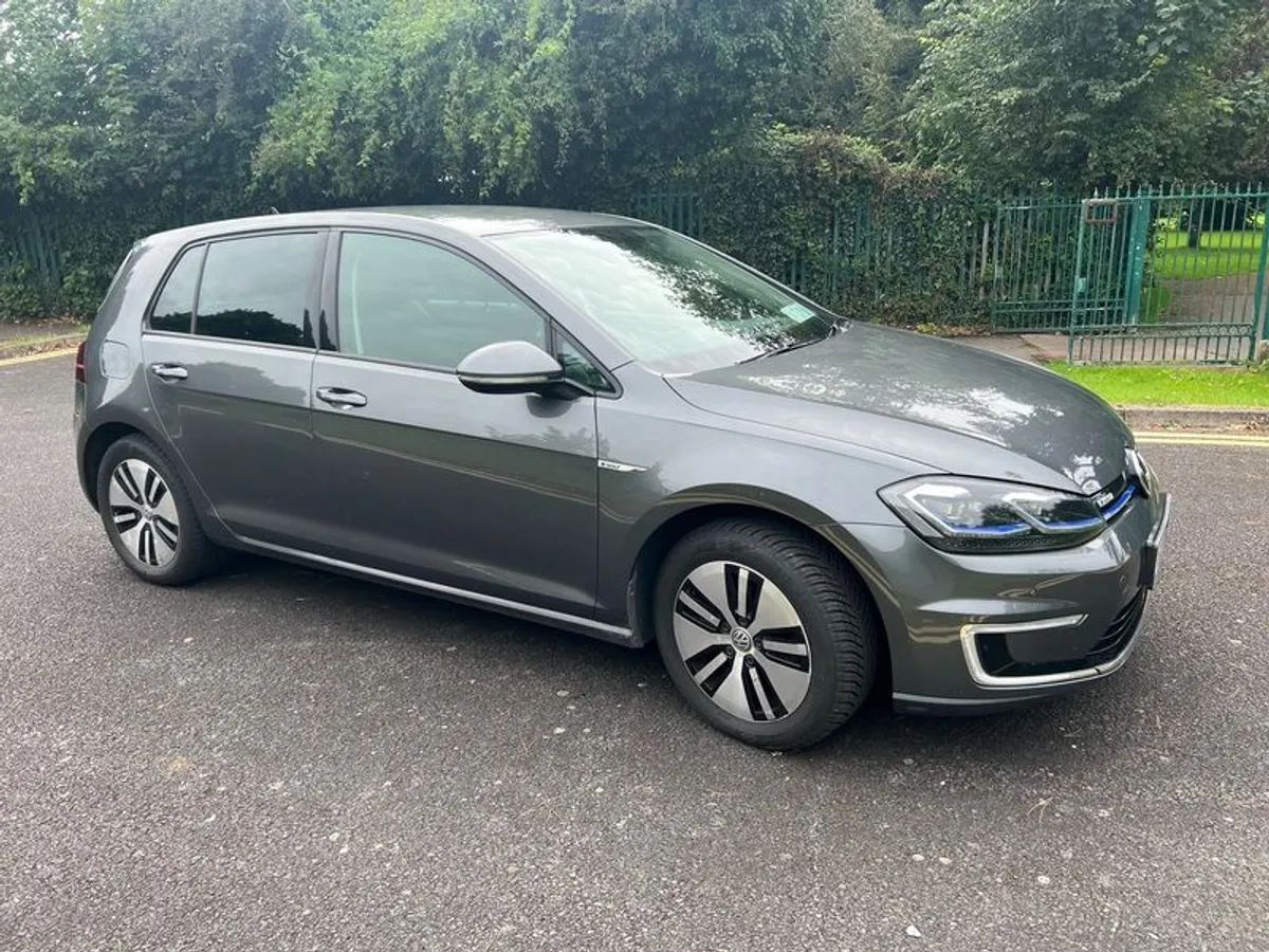 2018 Volkswagen e-Golf - Image 2