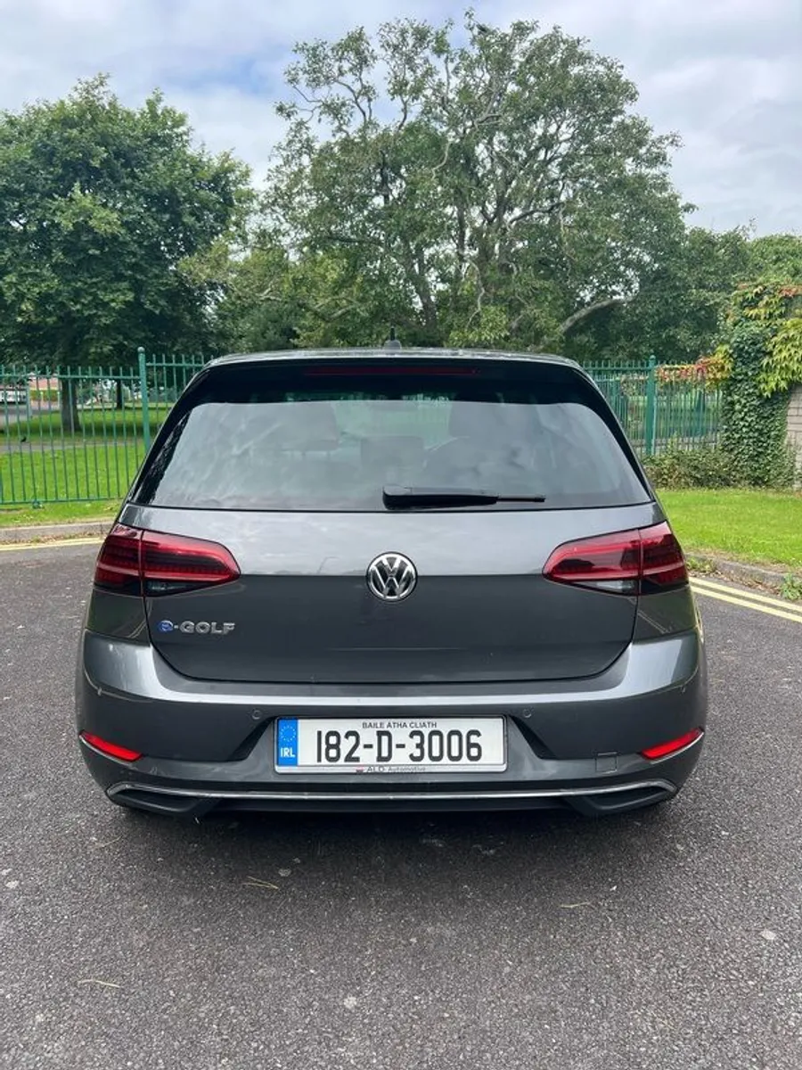 2018 Volkswagen e-Golf - Image 4