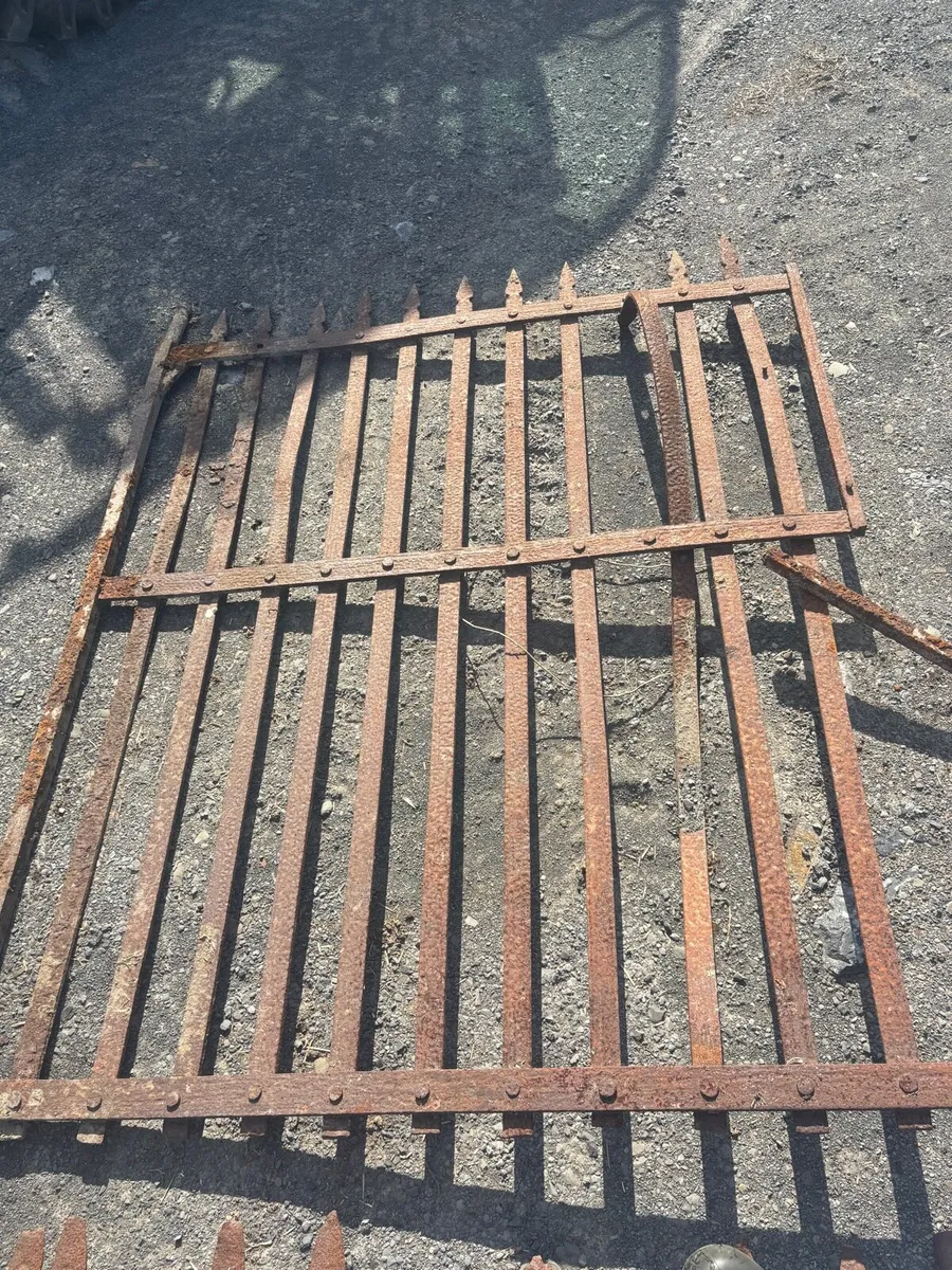 Old Blacksmith/flat bar gates for sale - Image 3