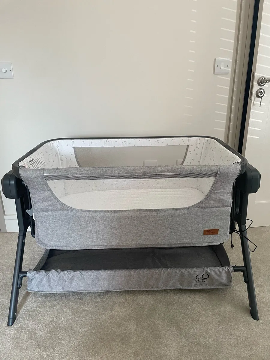 Baby Elegance Co-Glide Electric Bedside Crib - Image 1