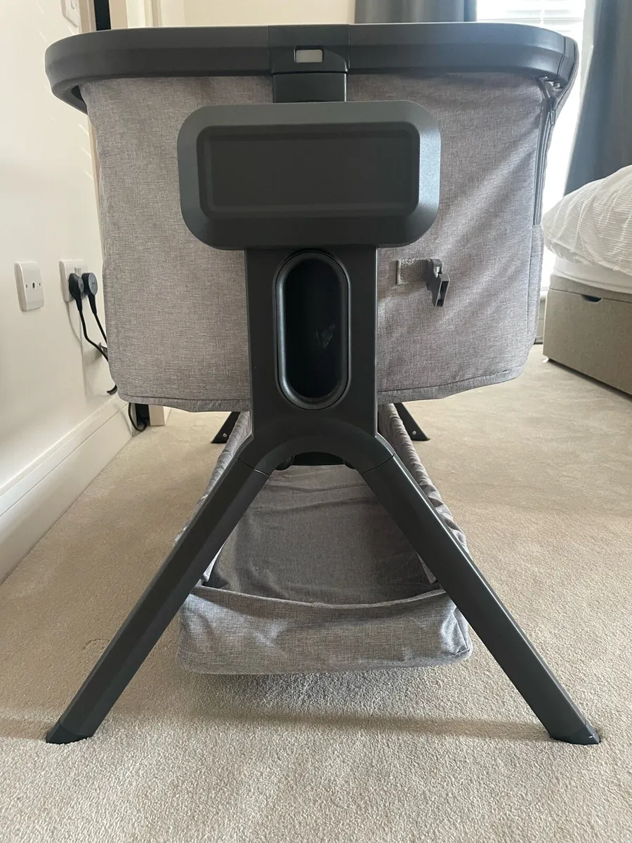Baby Elegance Co-Glide Electric Bedside Crib - Image 3