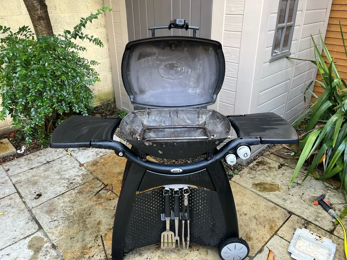 Gas BBQ - Weber Q3200 with accessories - Image 2