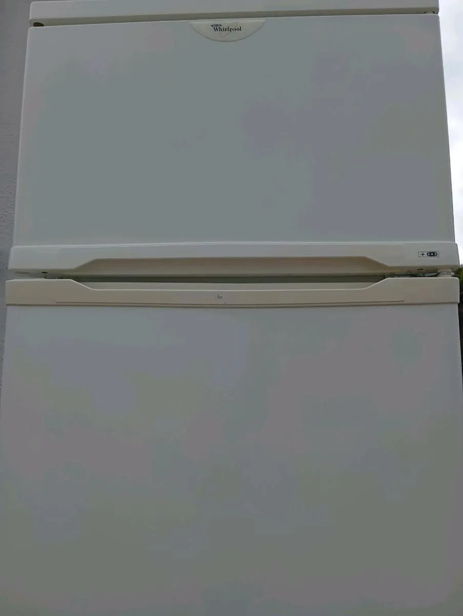 Whirlpool fridge freezer - Image 2