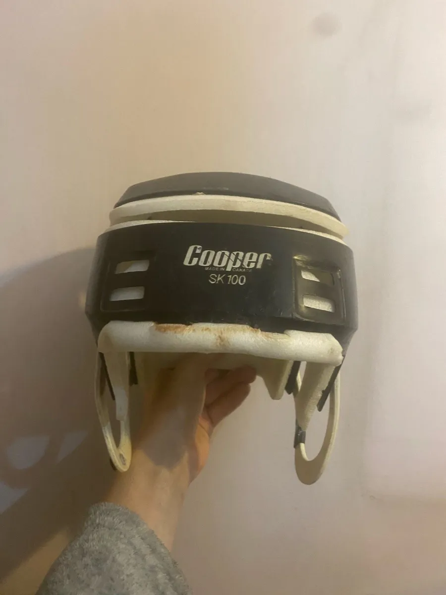 Black oldstyle cooper sk100 senior hurling helmet - Image 1