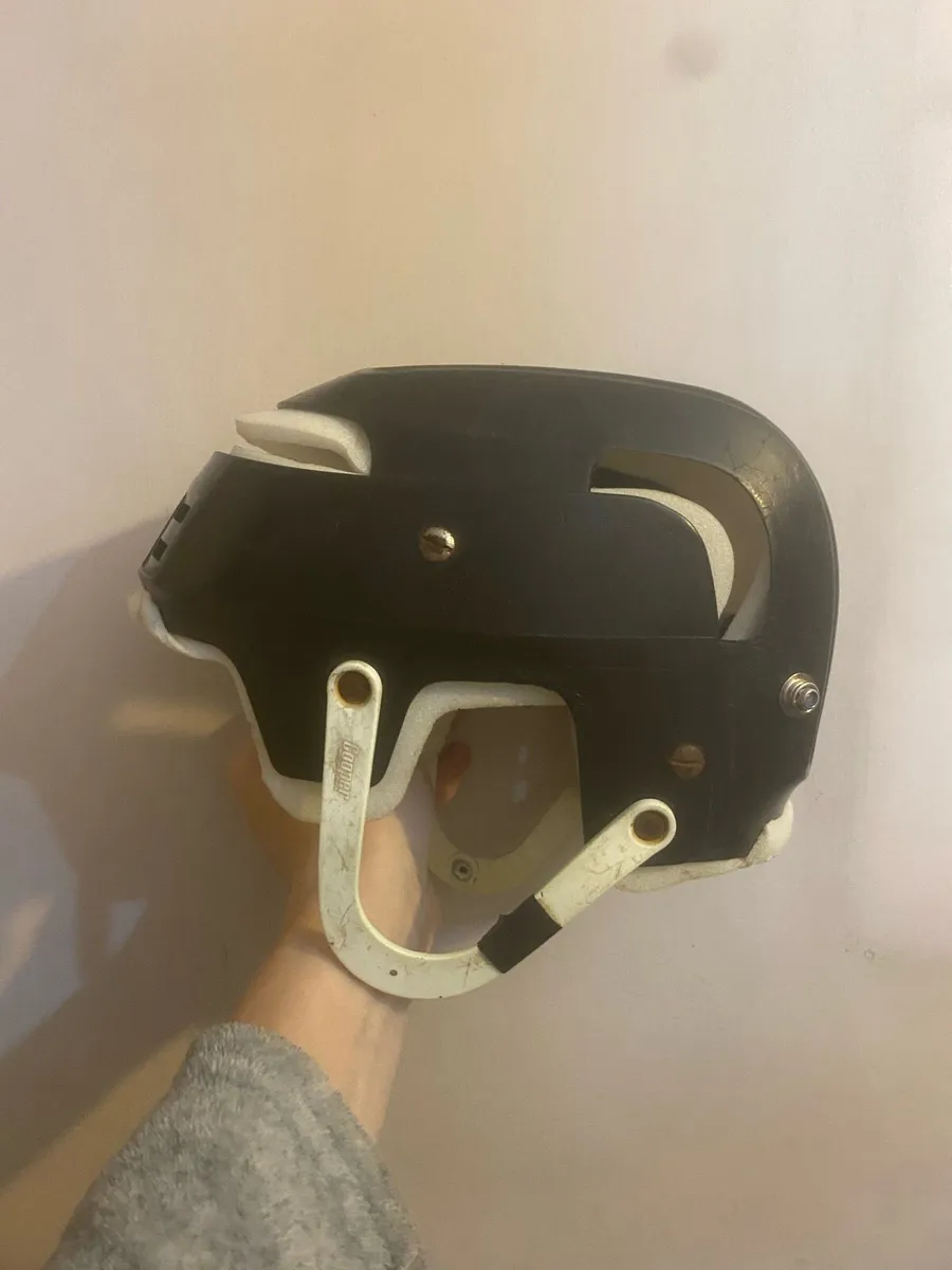 Black oldstyle cooper sk100 senior hurling helmet - Image 2