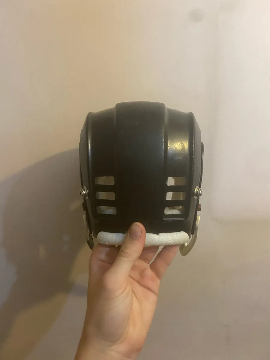 Black oldstyle cooper sk100 senior hurling helmet - Image 4