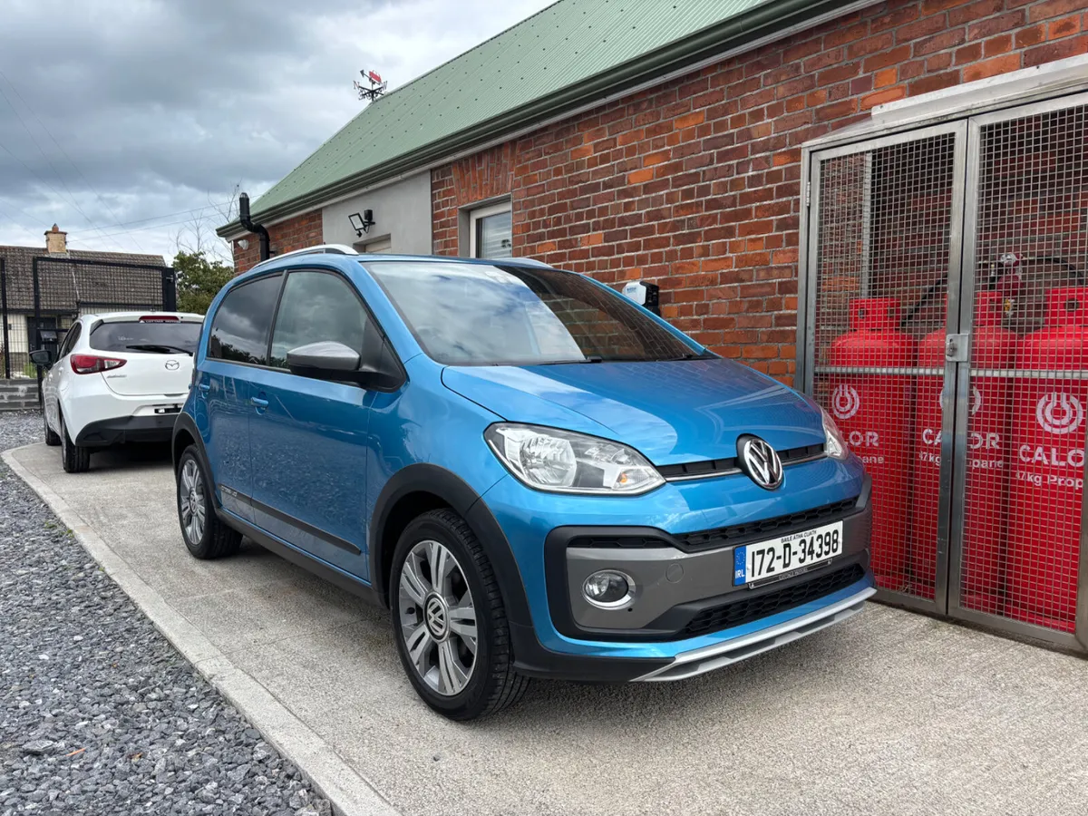 VOLKSWAGEN CROSS UP! - Image 1