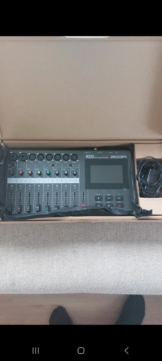Zoom R20 Multitrack Recorder - Image 3
