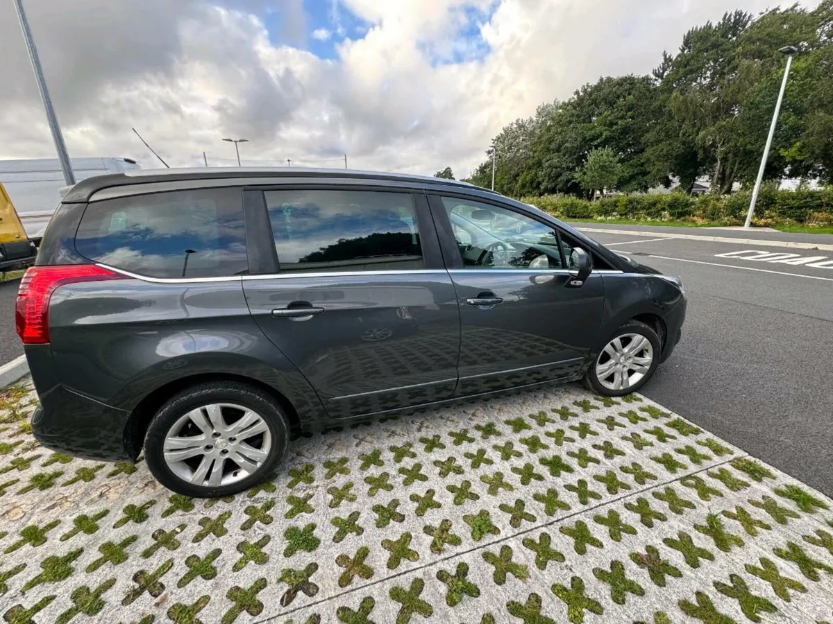 2016 Peugeot 5008 Family 1.6 HDI Active Blue - Image 1