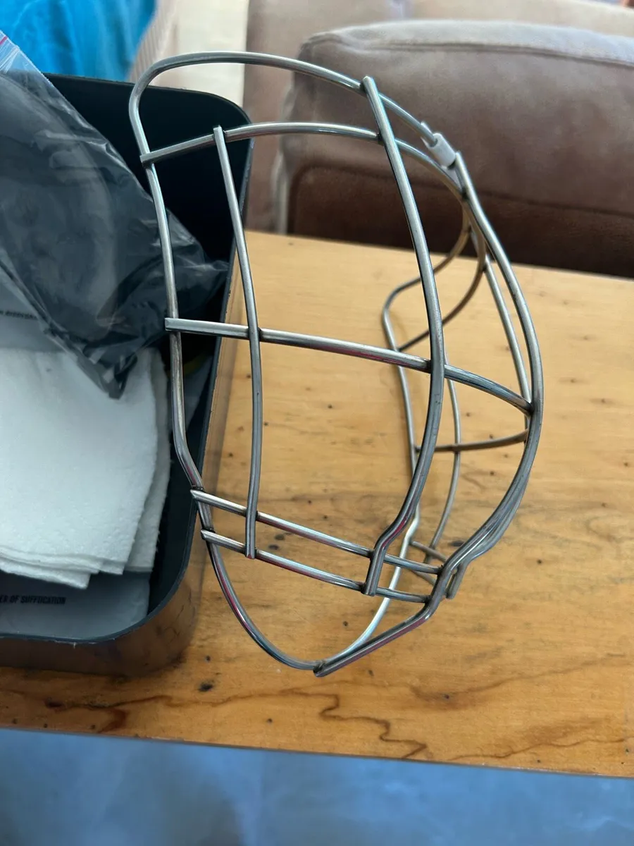 Cooper hurling face guard - Image 4