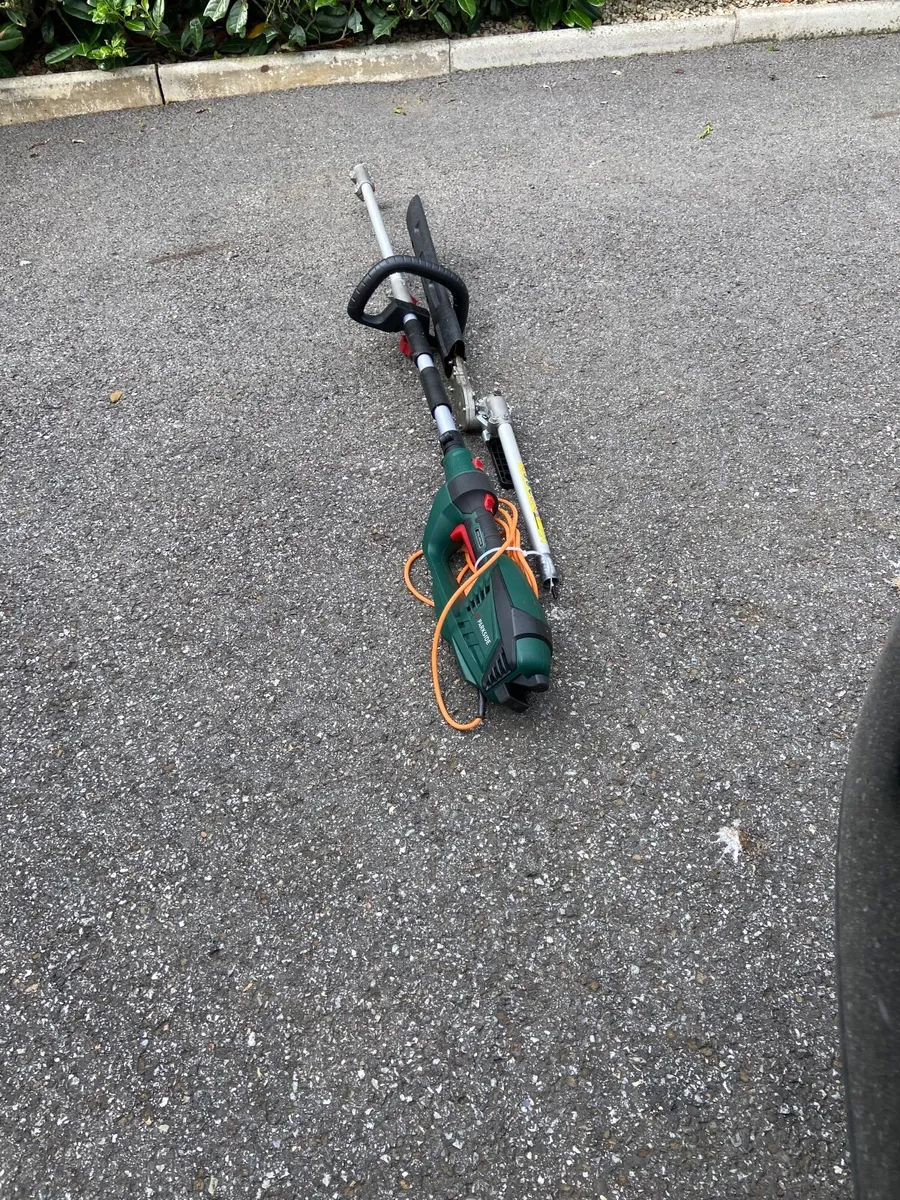 Electric long reach hedge trimmer - Image 1