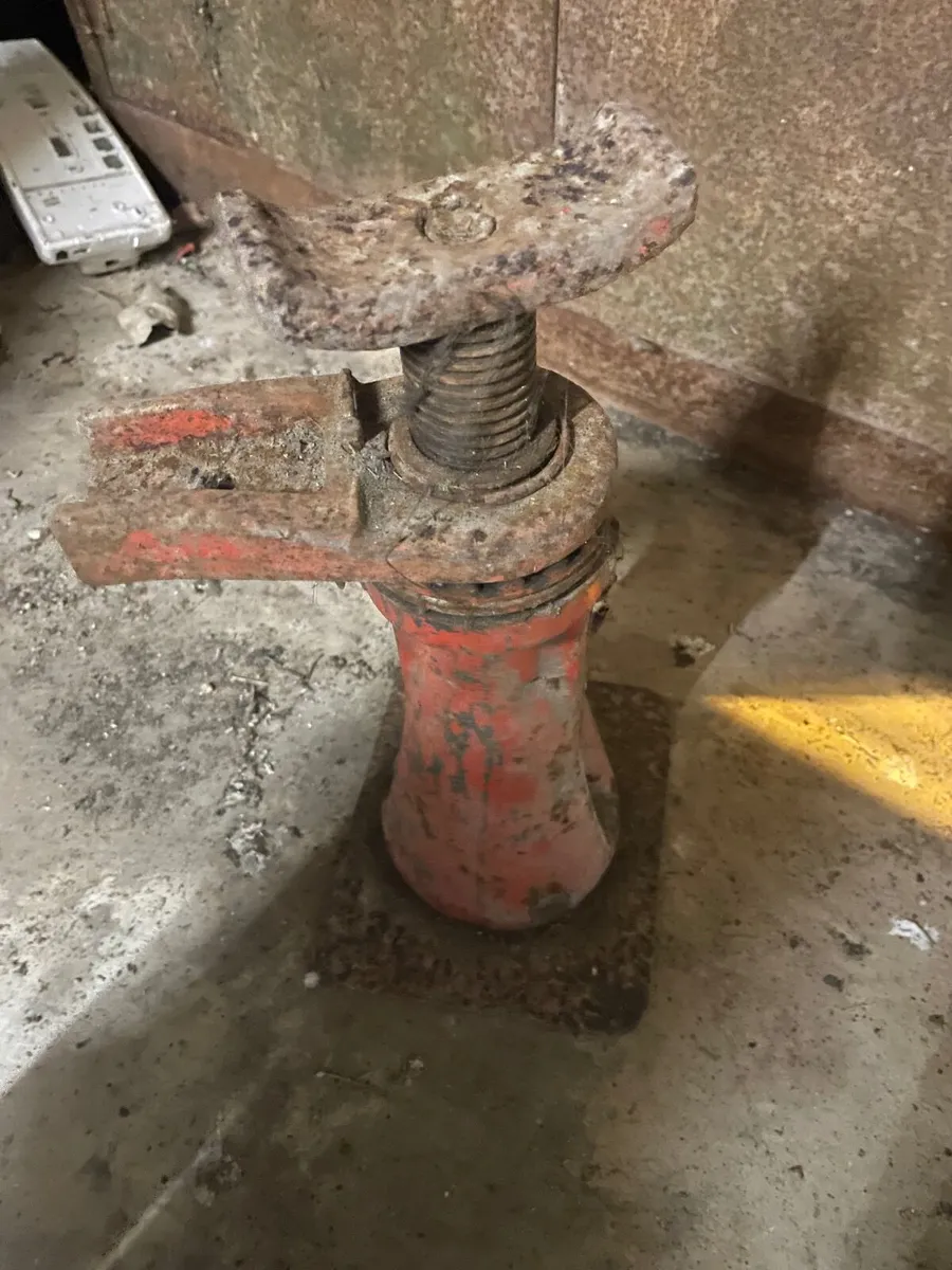 Vintage Screw Jack Stand