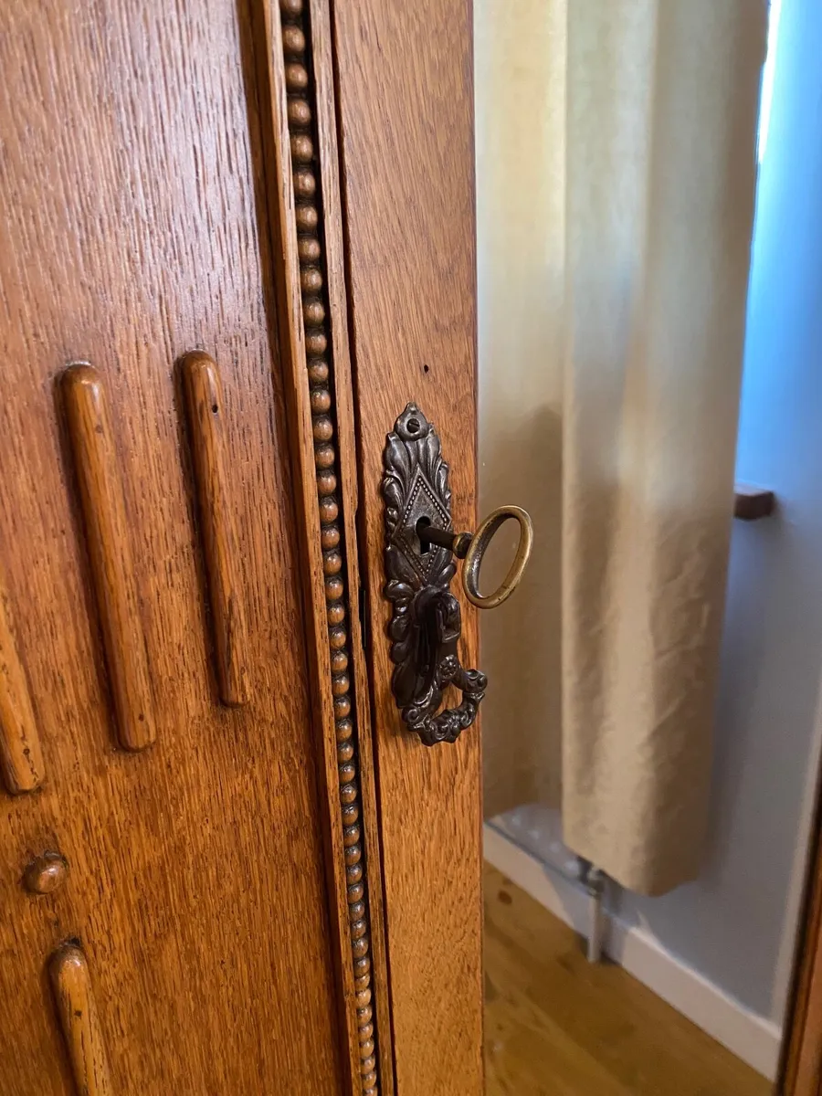 Vintage wardrobe - Image 2