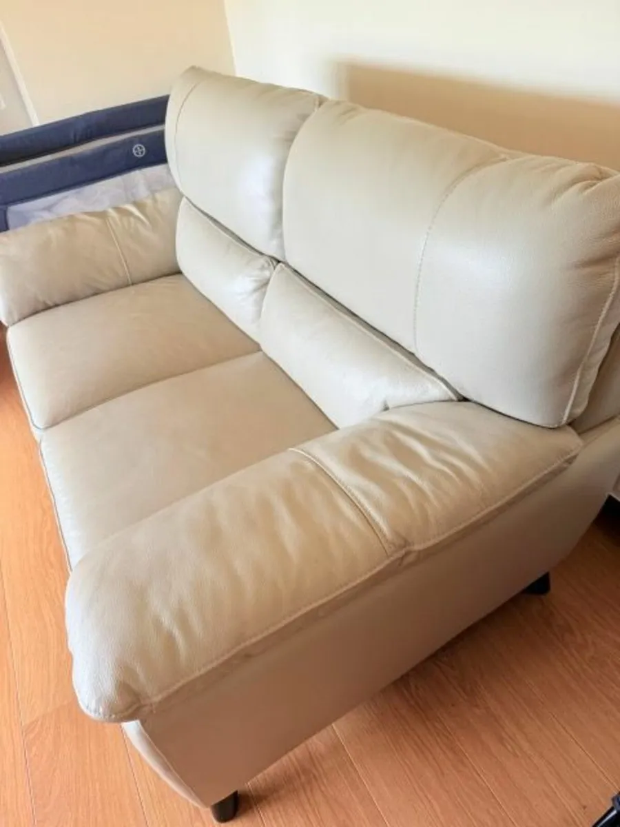 Suite of furniture 3 piece like new 850ono leather - Image 1
