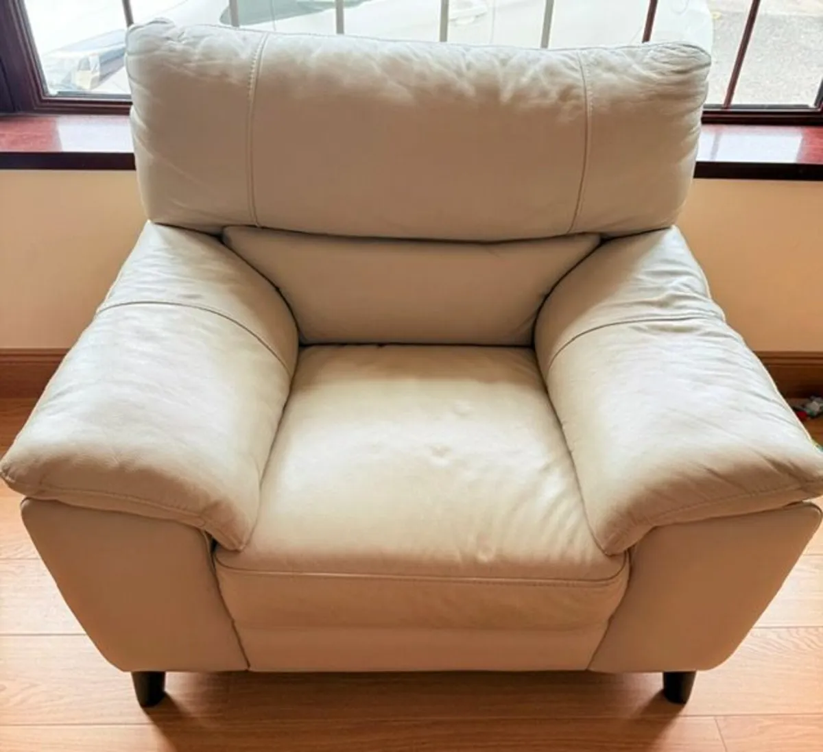 Suite of furniture 3 piece like new 850ono leather - Image 2