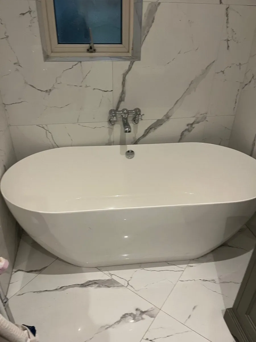 Mabe freestanding bath - Image 2