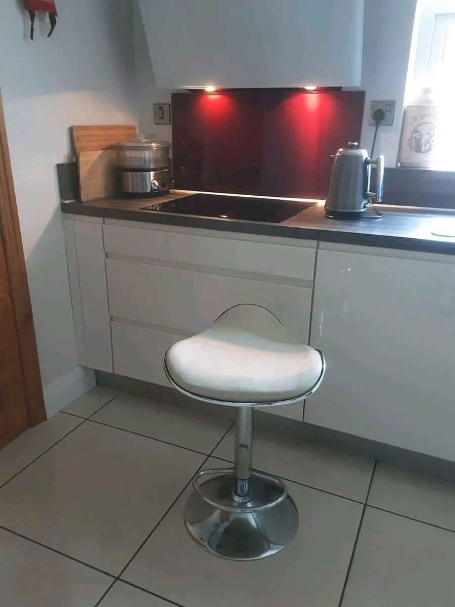 Kitchen Bar Stools - Image 3