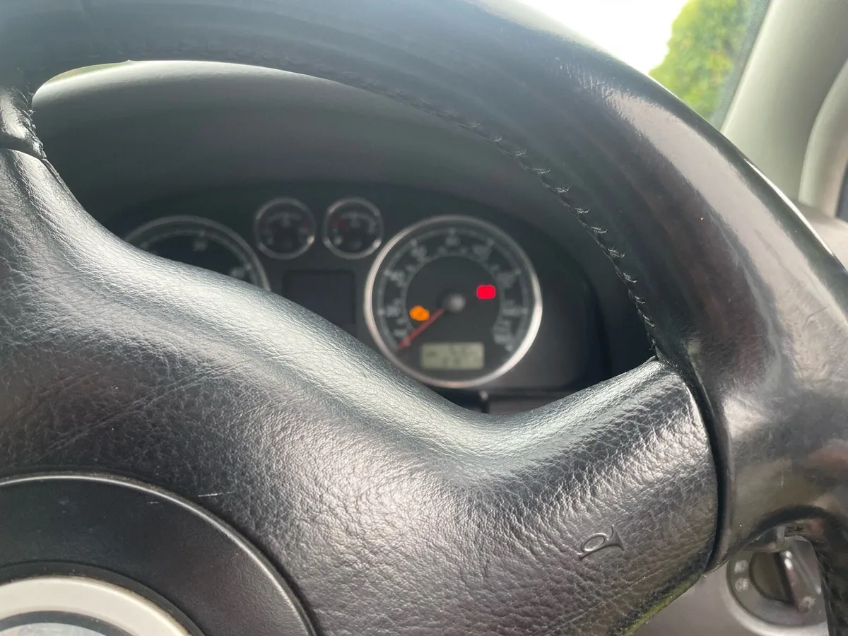 Vw passat  sport Tdi - Image 3