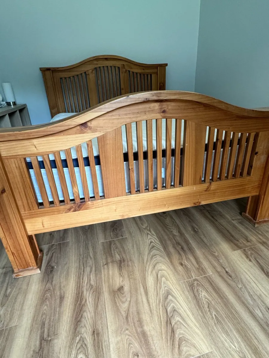 King size bed - Image 2