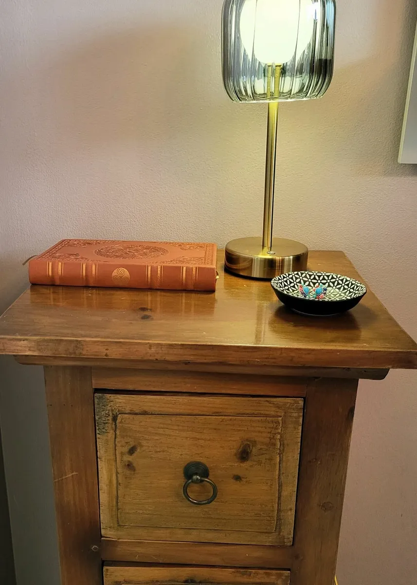 Solid wood 4 drawer unit - Image 1