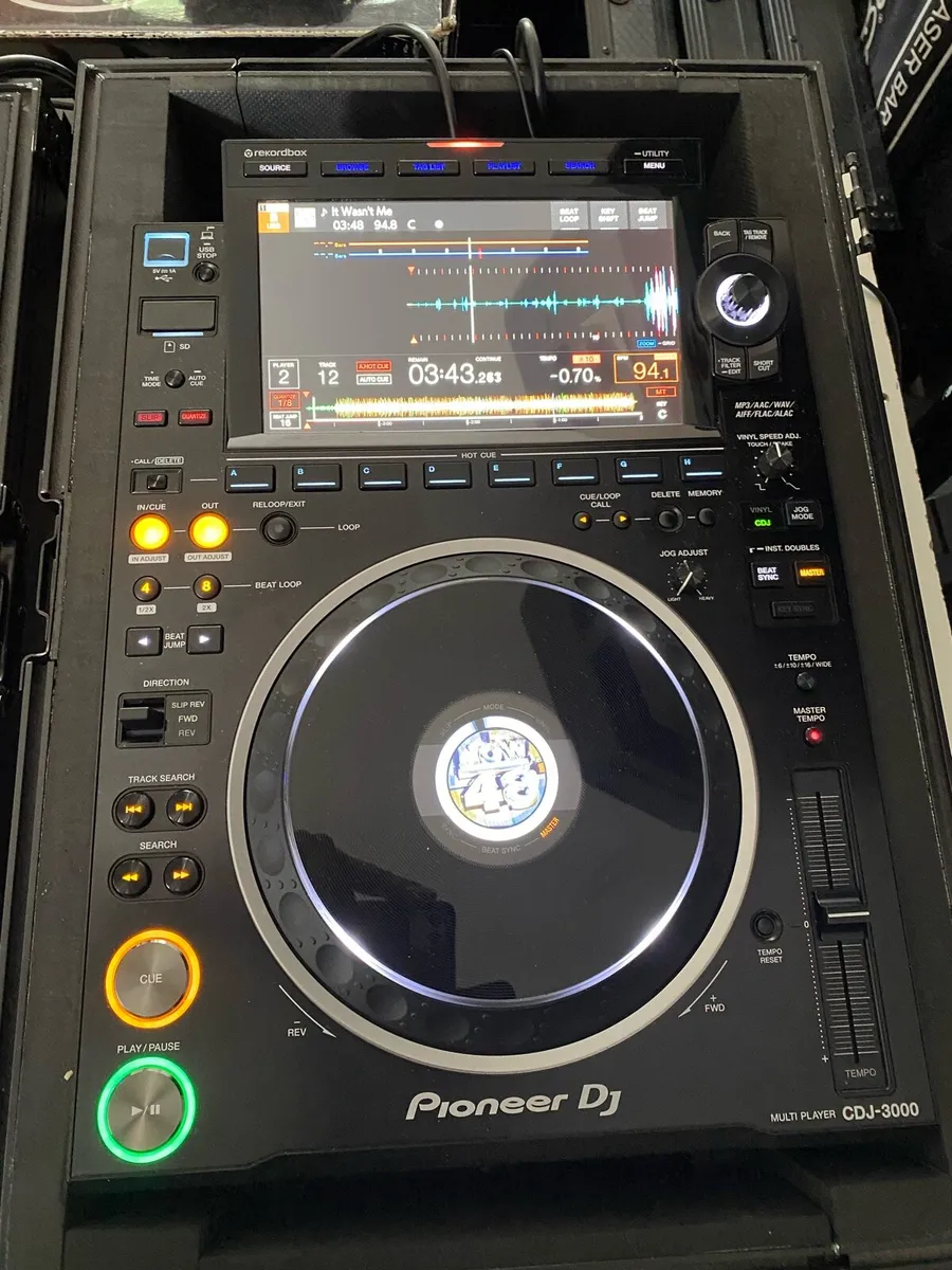 Pair of Pioneer CDJ 3000 - Image 1