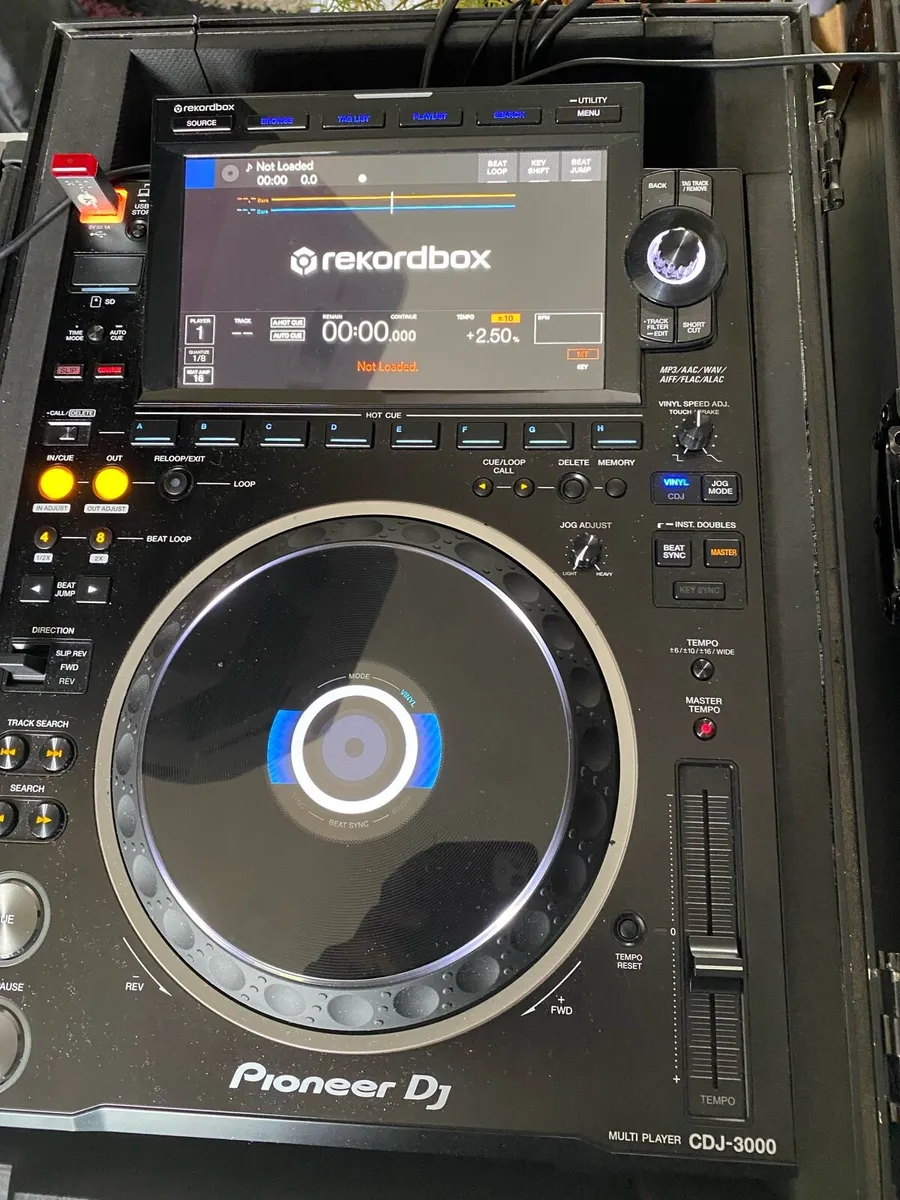 Pair of Pioneer CDJ 3000 - Image 3