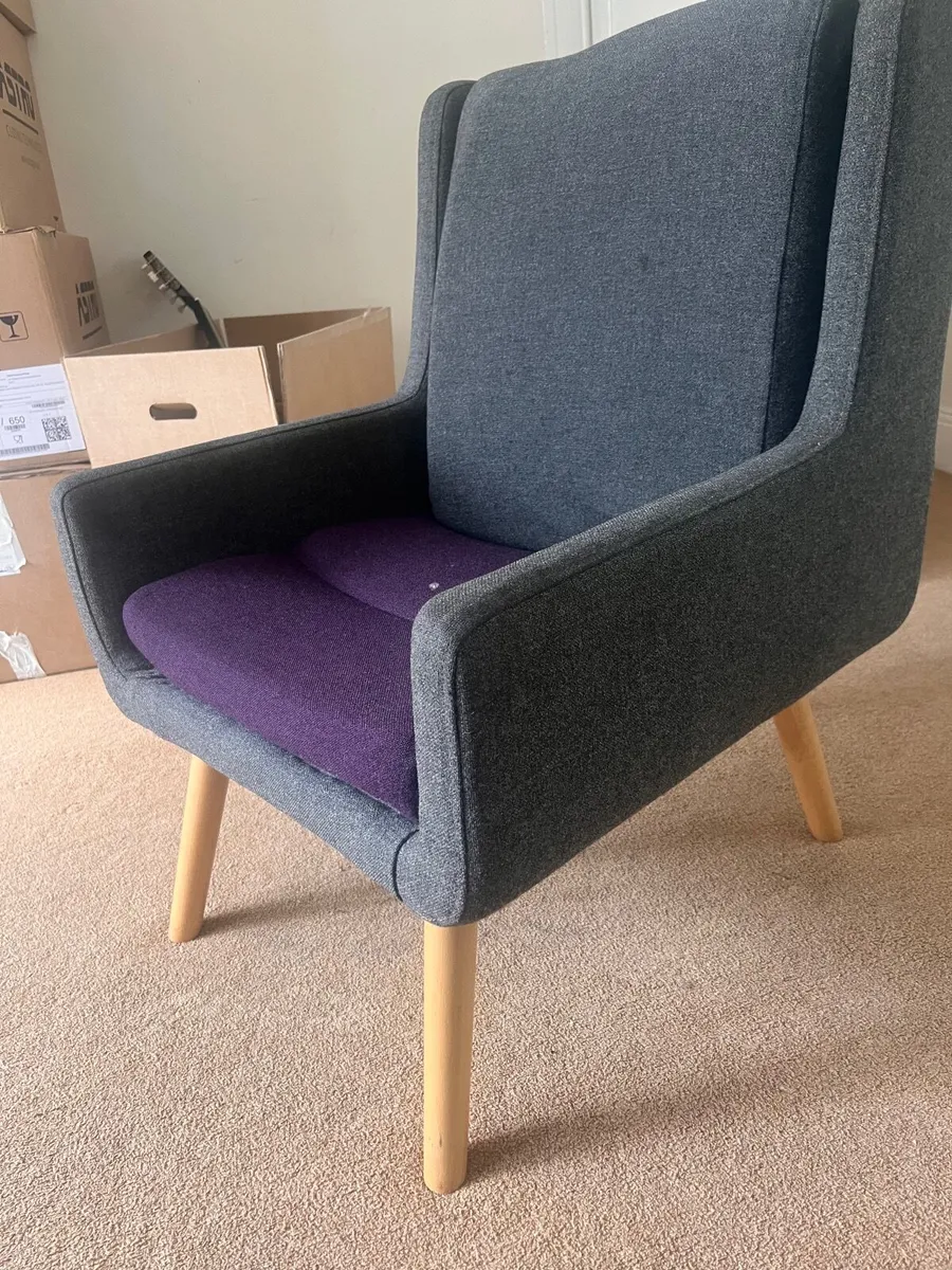 Free Chair - Image 3