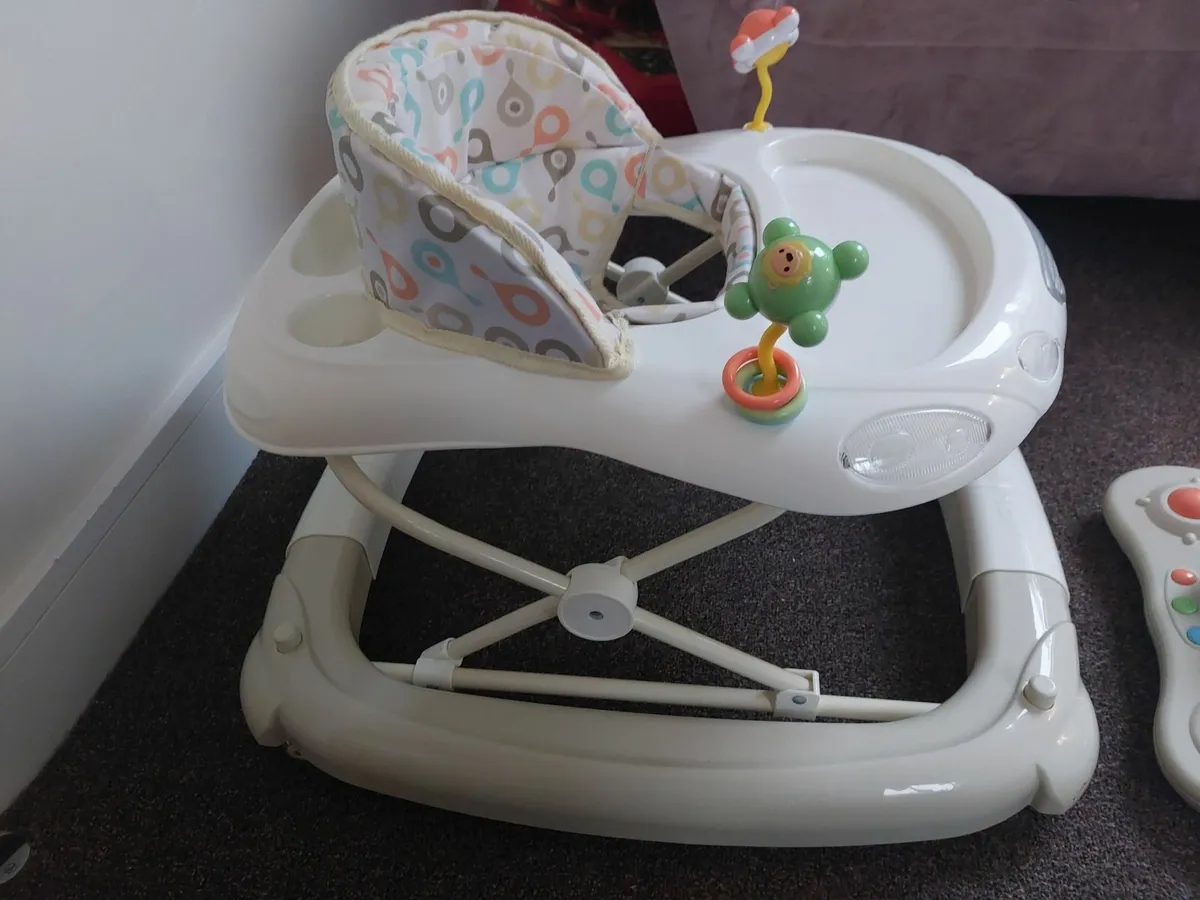 Foldable baby walker - Image 1