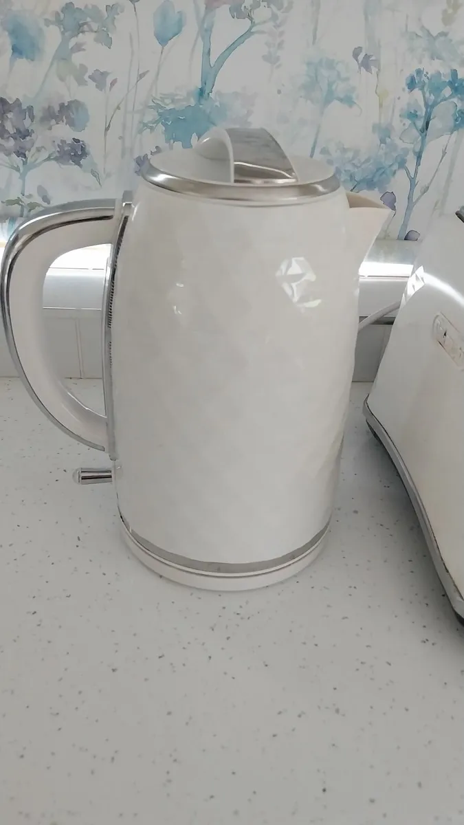 Matching kettle and toaster - Image 2