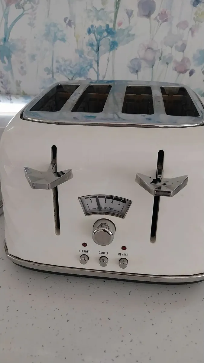Matching kettle and toaster - Image 3