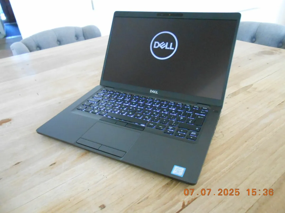 DELL Latitude 5400 Touchscreen AS NEW CONDITION. P - Image 2