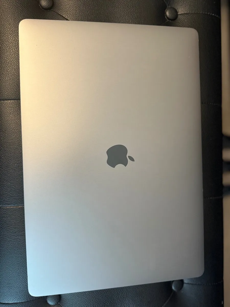 MacBook Pro 16 2019 i7/16GB/512SSD/AMD4GB/270c - Image 4
