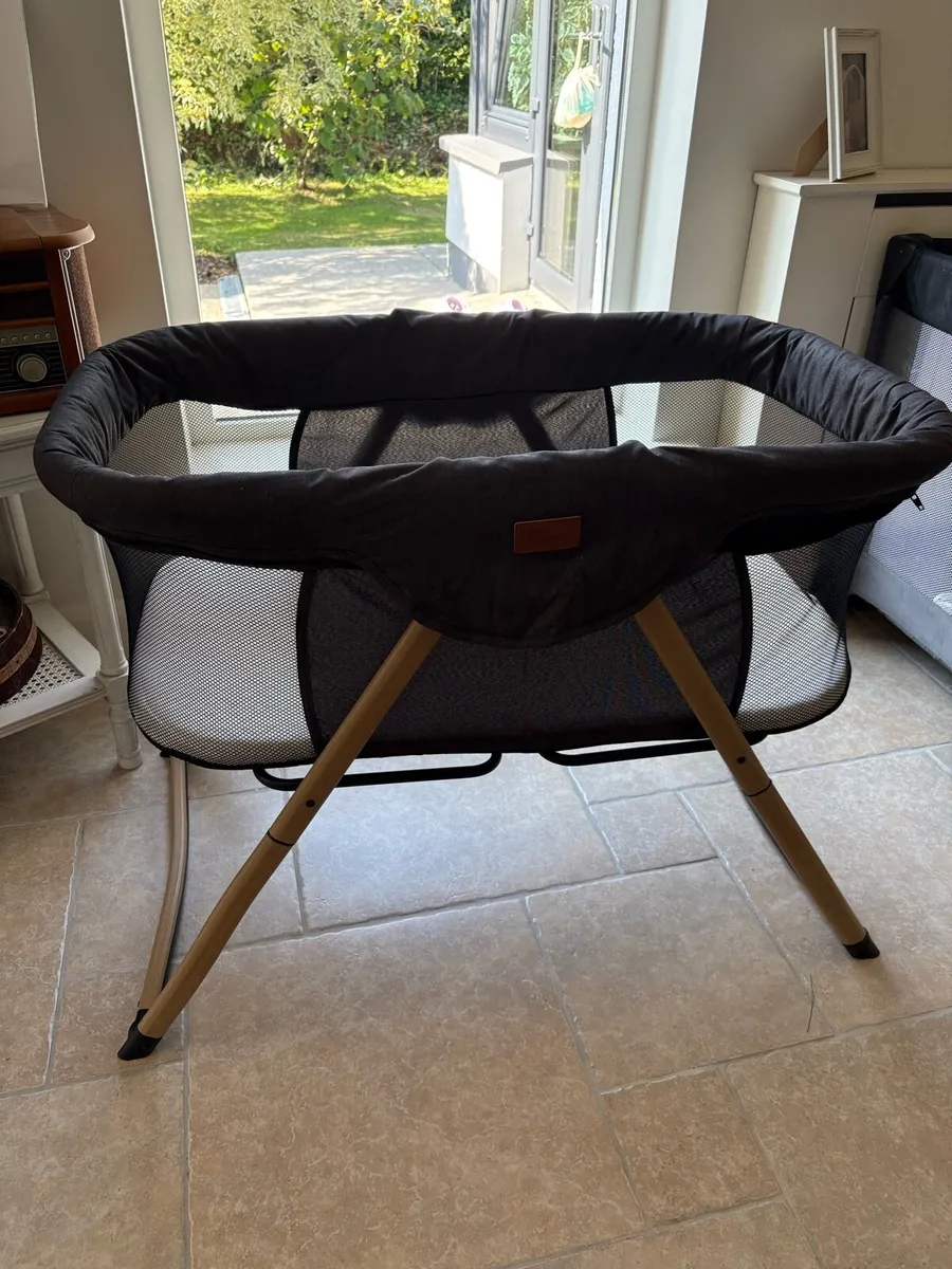 Baby Elegance foldable crib - Image 1