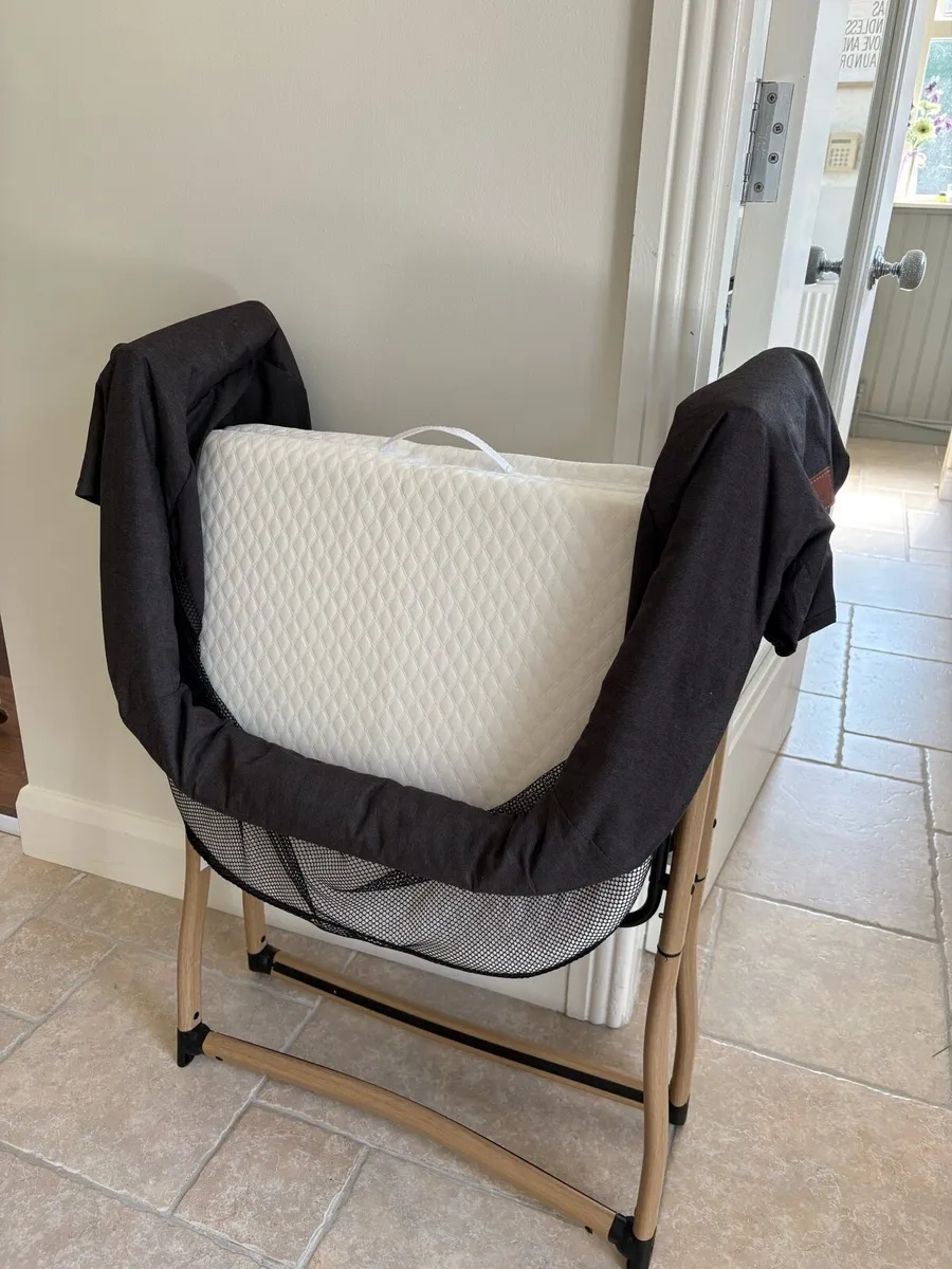 Baby Elegance foldable crib - Image 3