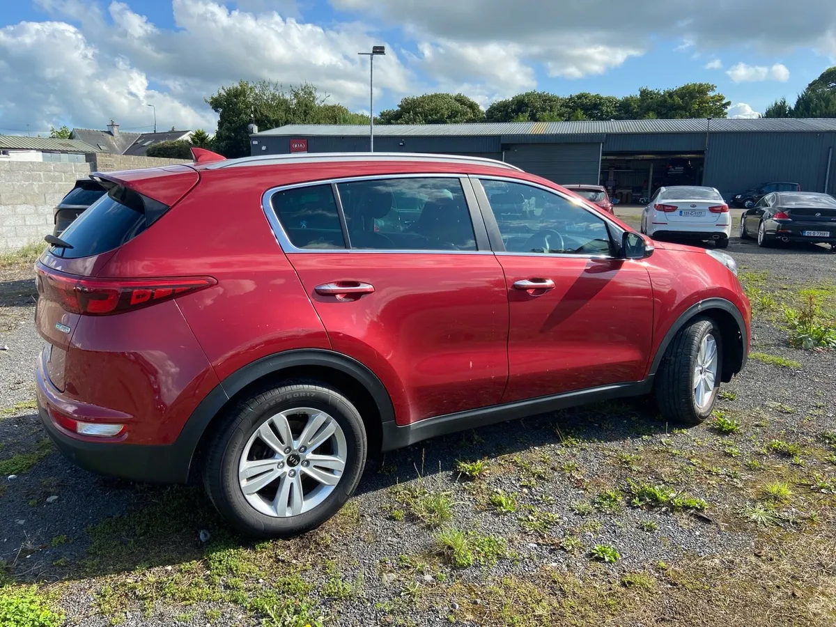 New model 2016 Sportage low mileage - Image 4