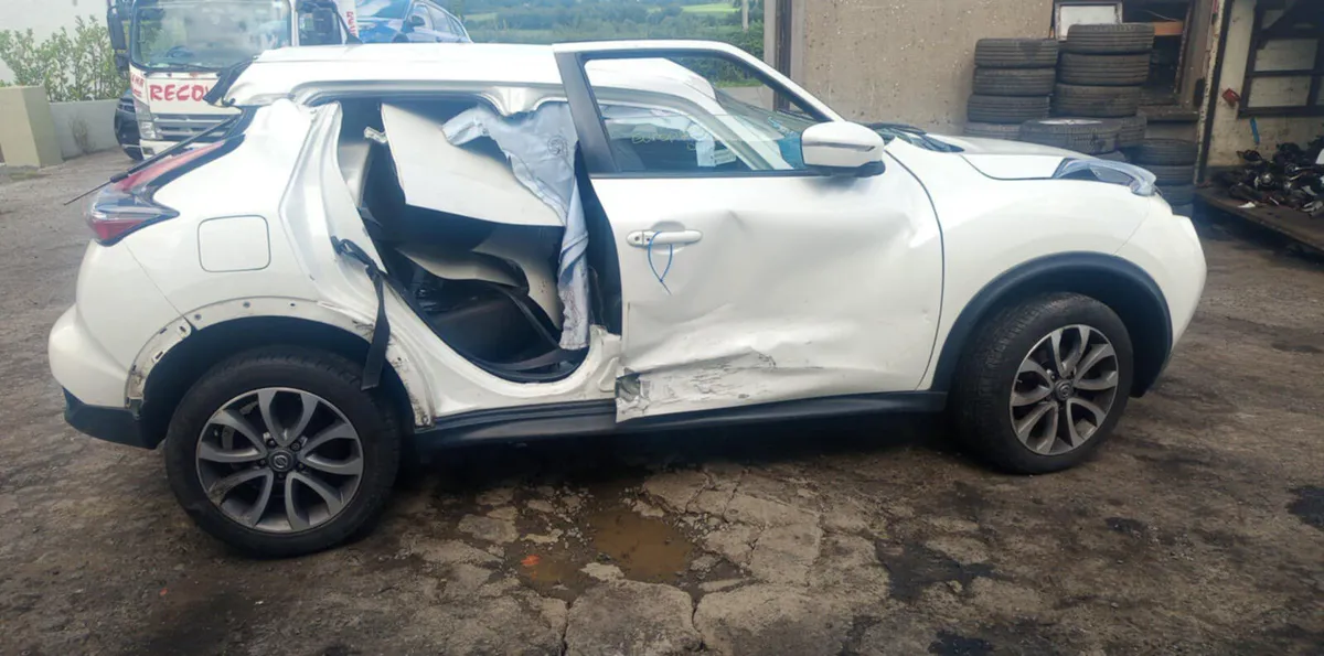 2015 NISSAN JUKE 1.6 PETROL AUTOMATIC FOR PARTS! - Image 4