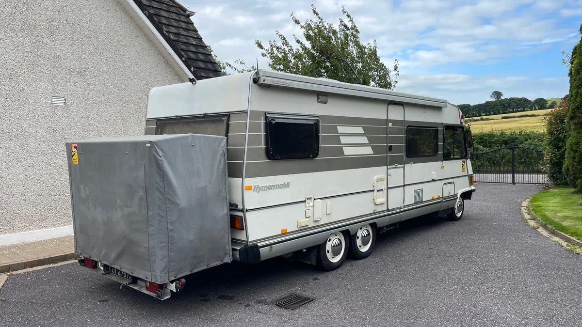 Hymer B694 - 6 Seatbelts - 6 berth - Motorhome - Image 2