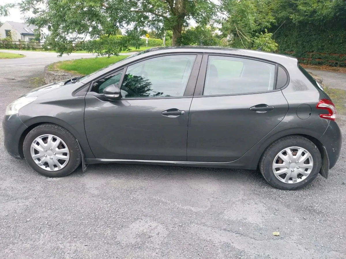 Peugeot 208 diesel - Image 3