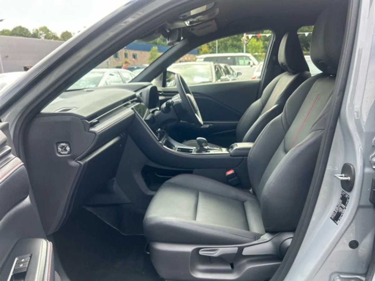 Lexus LBX LBX Emotion - Image 2