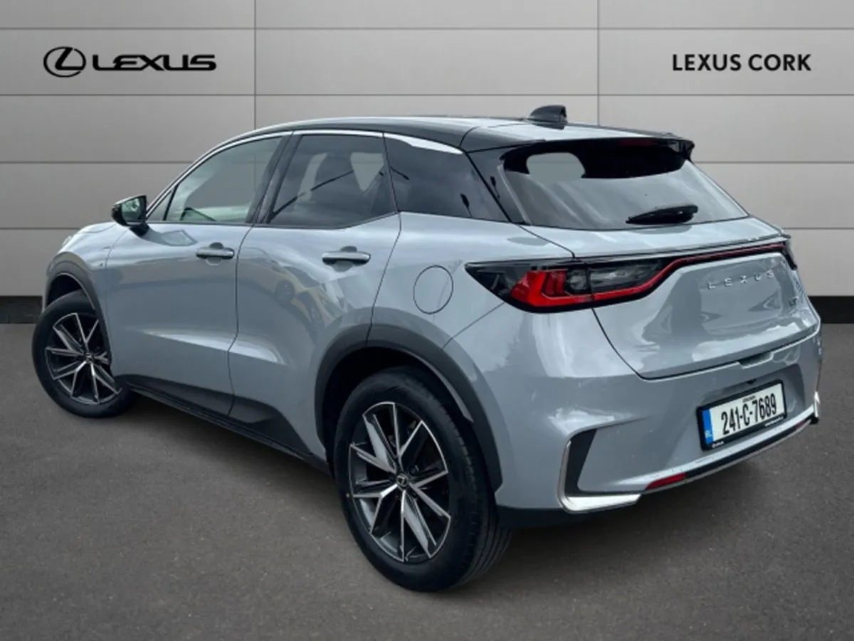 Lexus LBX LBX Emotion - Image 3